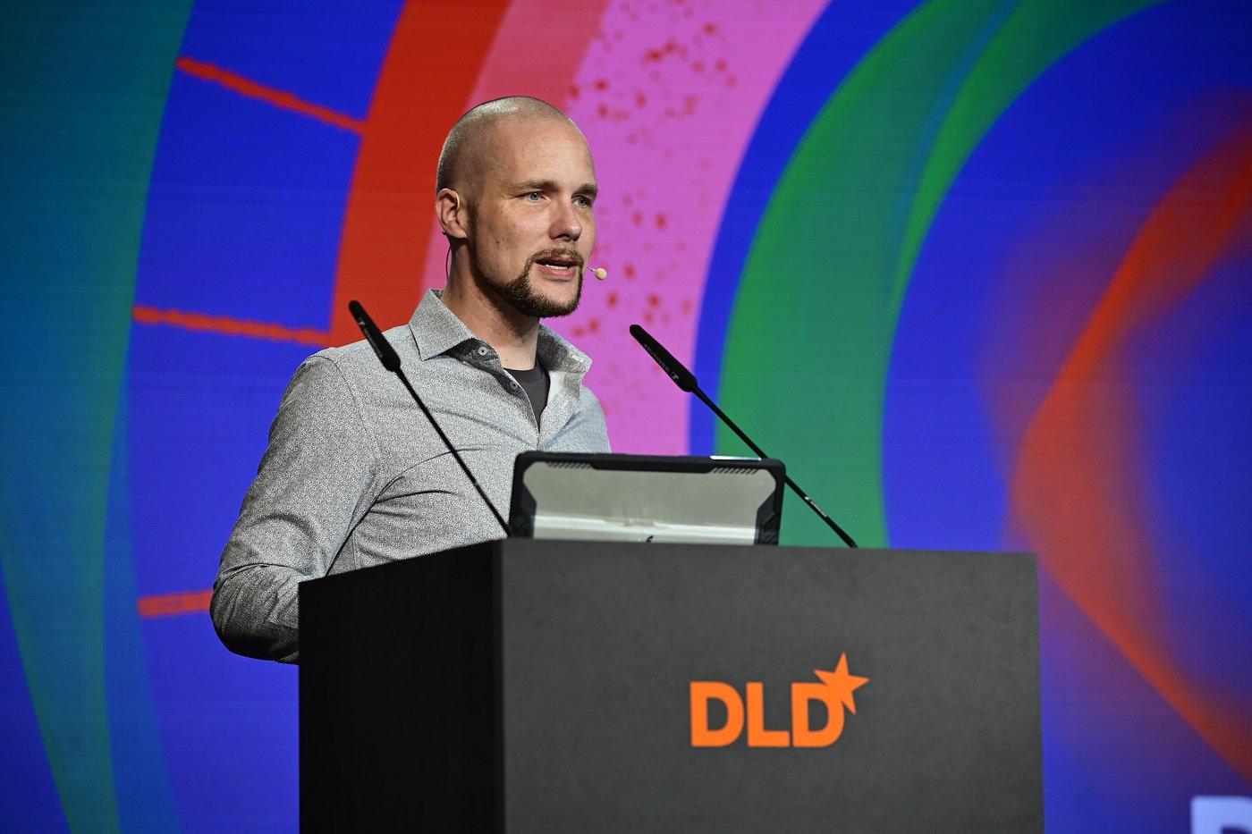 Jonas Andrulis, fondateur d’Aleph Alpha, sur scène au DLD