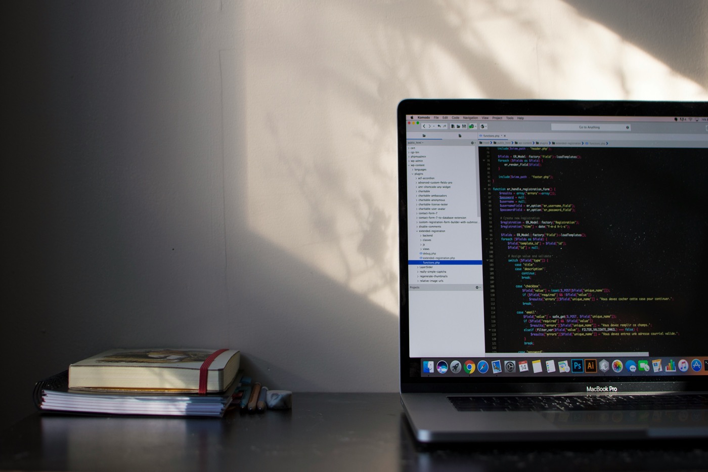 MacBook affichant du code de programmation