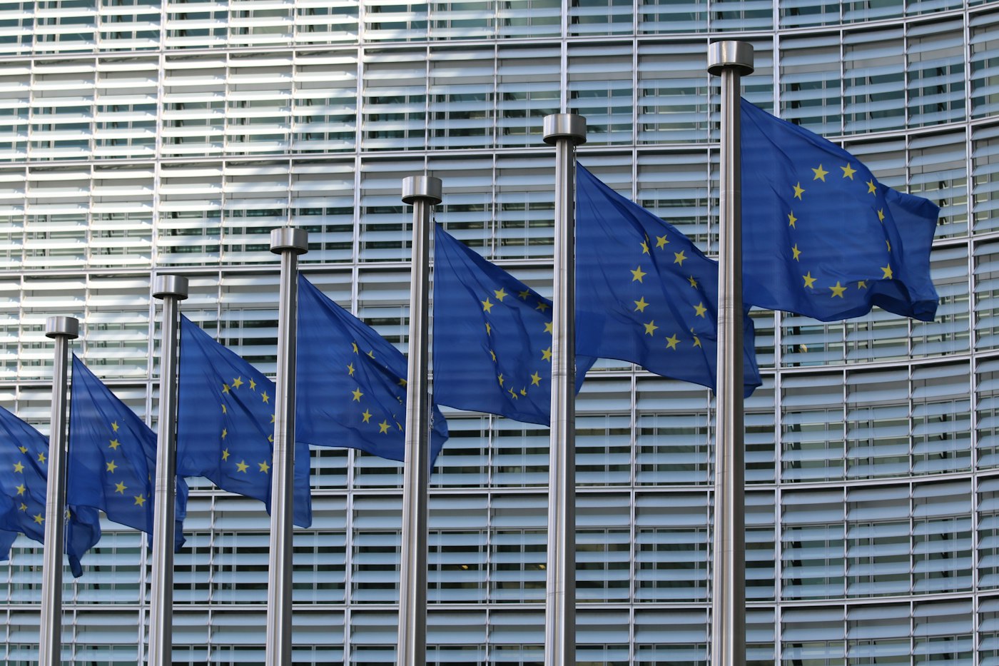 Drapeaux européens devant la Commission européenne à Bruxelles